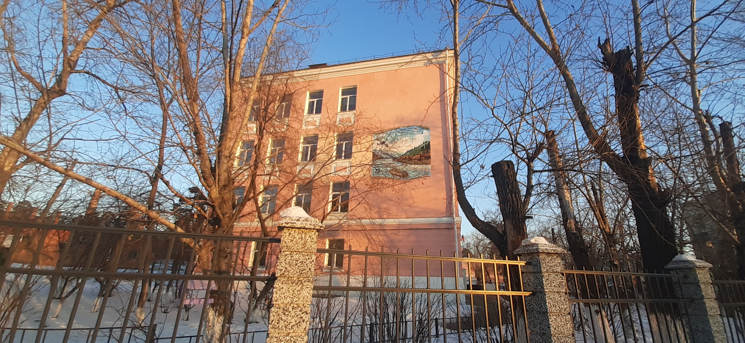 Фотография школы.