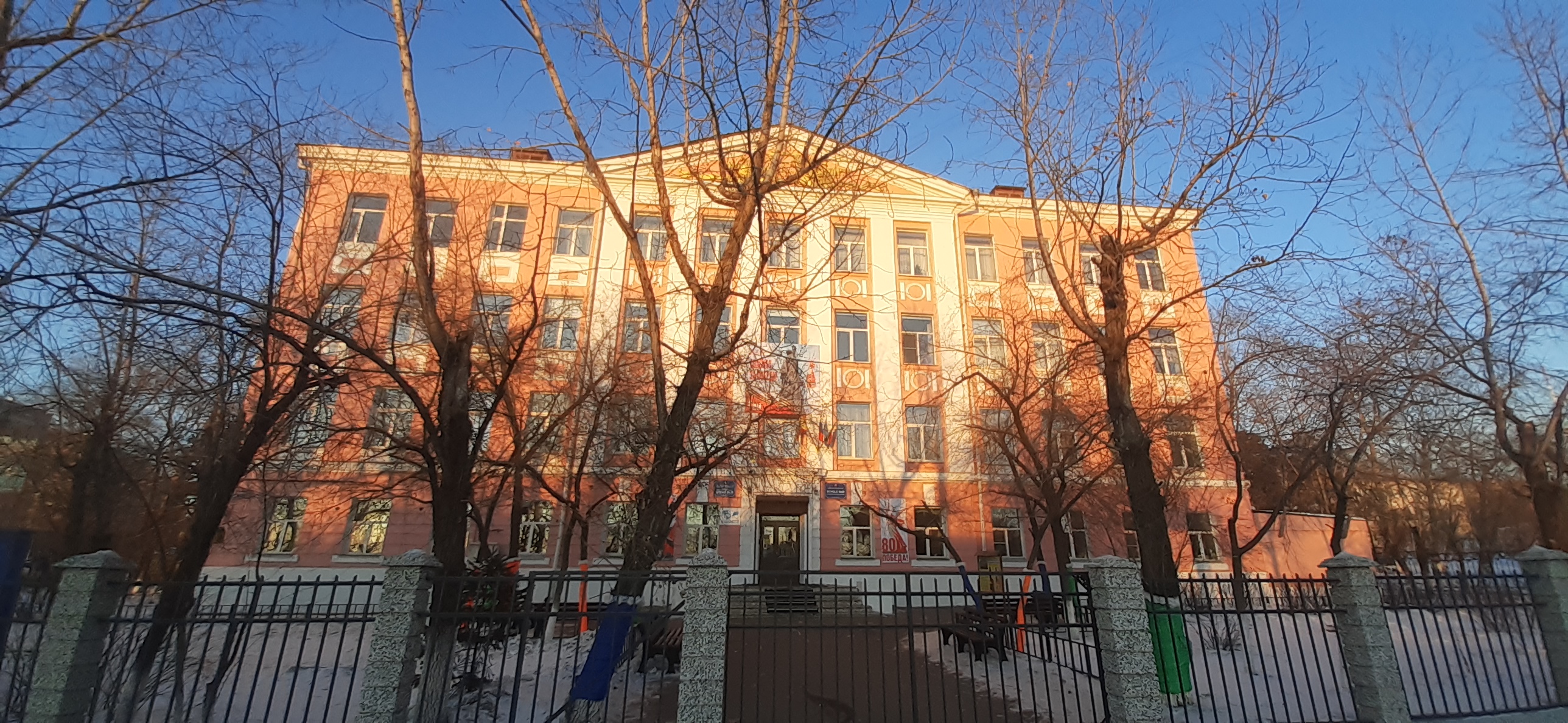 Фотография школы.